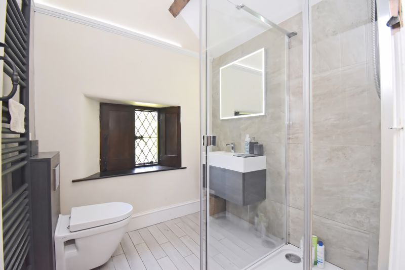 Shower room- click for photo gallery